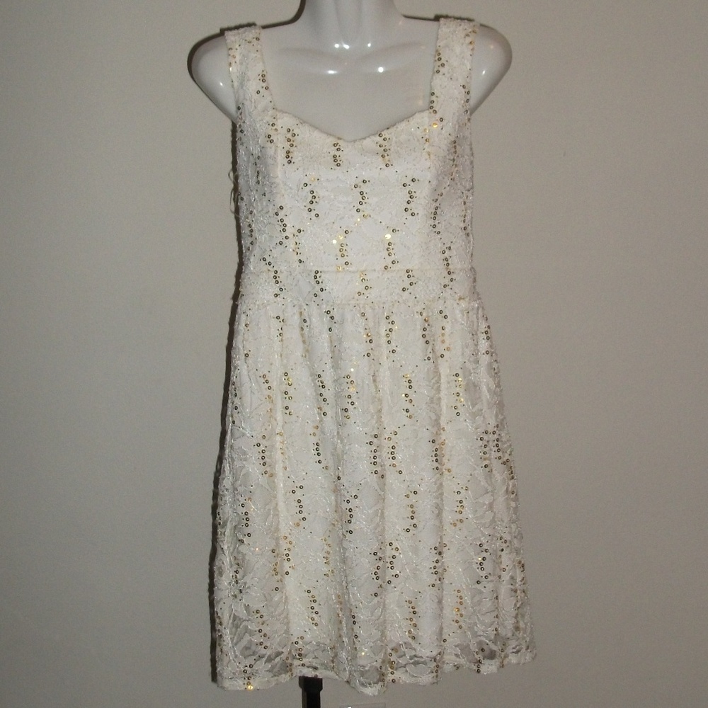 Emerald Sundae White and Gold Dress Size: 9